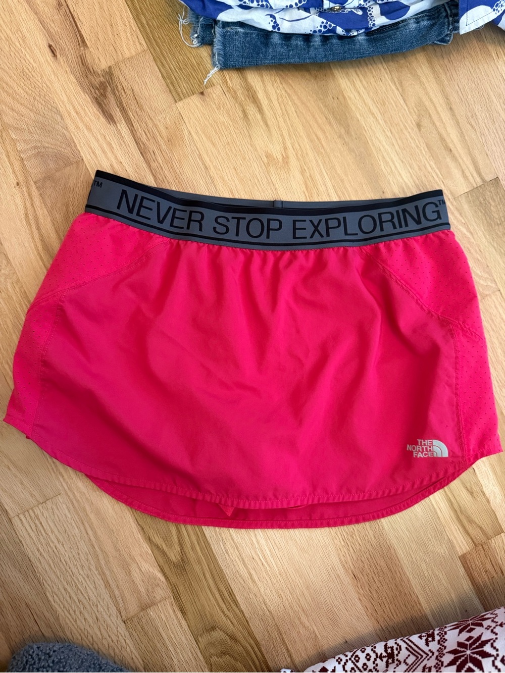 Women’s Pink North Face Active Skort - Size Medium